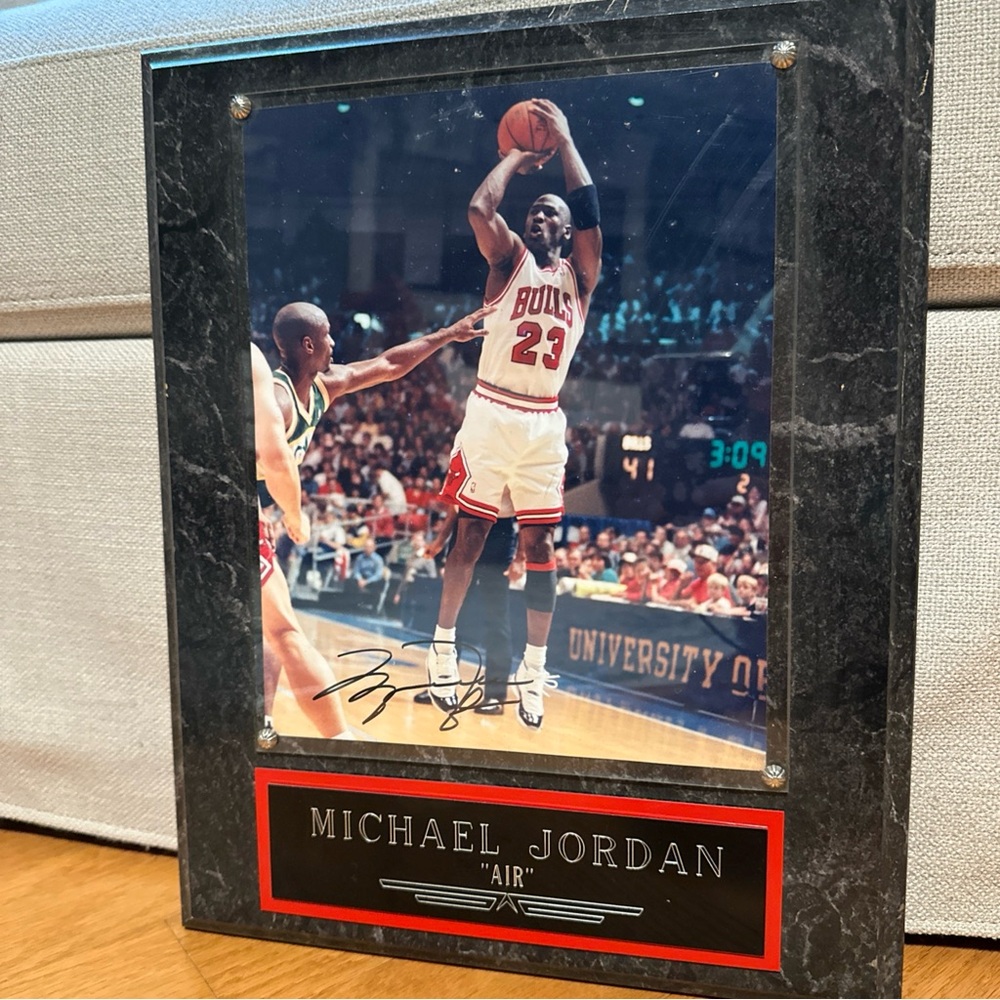 Michael Jordan Bulls Plaque with Signature